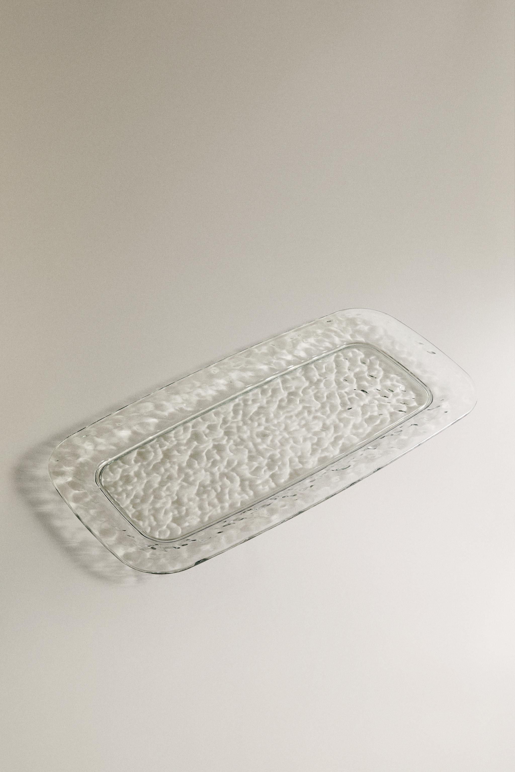ACRYLIC TRAY WITH TEXTURED EDGE